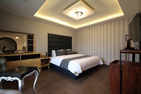 Brown Dot Hotel Jinhae