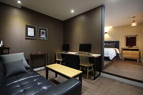 Brown Dot Hotel Jinhae