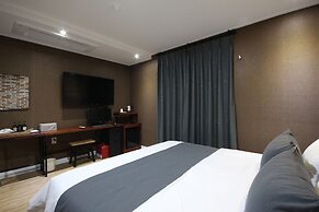 Brown Dot Hotel Jinhae