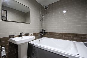 Brown Dot Hotel Jinhae