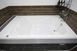 Brown Dot Hotel Jinhae