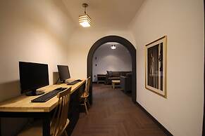 Brown Dot Hotel Jinhae