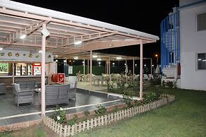 Sunset Village Apart Hotel