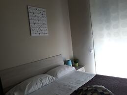 48 airport budget rooms