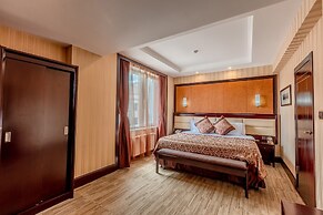 The Grand Hill Hotel