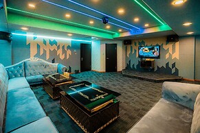 The Grand Hill Hotel