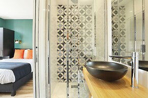 YAYS Paris Zola by Numa