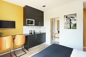 YAYS Paris Zola by Numa