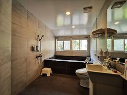 Slow Wow Hot Spring Hotel