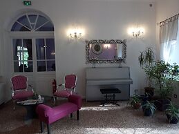 Logis Hôtel Le Domaine de la Régalière