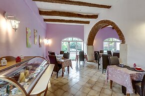 Logis Hôtel Le Domaine de la Régalière