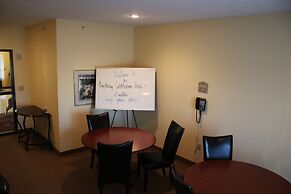 Edgewood Hotel & Suites