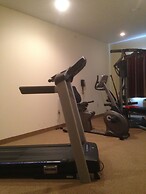 Edgewood Hotel & Suites