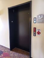 Edgewood Hotel & Suites