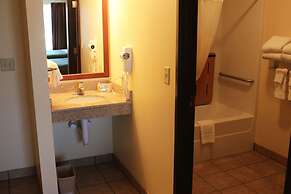 Edgewood Hotel & Suites