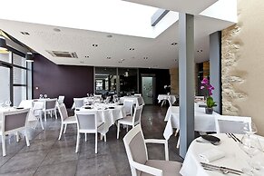 Logis Hostellerie St Germain