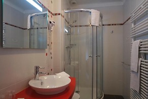 Logis Hostellerie St Germain