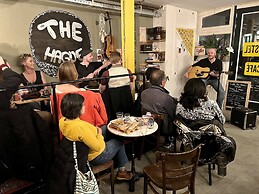 The Golden Stork - Hostel