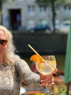 The Golden Stork - Hostel