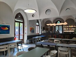 Babila Hostel & Bistrot