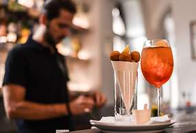 Babila Hostel & Bistrot