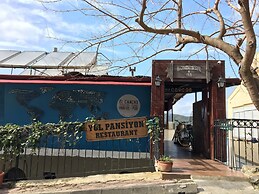 El Camino Hostel & Pub