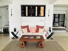 Stunning luxe 220sm villa by the sea entirely private with own pool