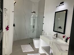 Stunning luxe 220sm villa by the sea entirely private with own pool