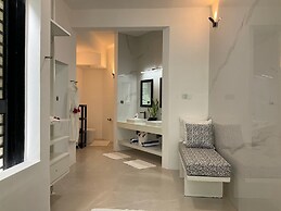 Stunning luxe 220sm villa by the sea entirely private with own pool