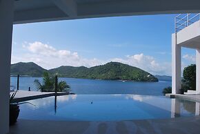 Stunning luxe 220sm villa by the sea entirely private with own pool