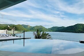 Stunning luxe 220sm villa by the sea entirely private with own pool