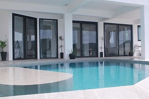Stunning luxe 220sm villa by the sea entirely private with own pool