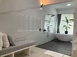 Stunning luxe 220sm villa by the sea entirely private with own pool