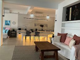 Stunning luxe 220sm villa by the sea entirely private with own pool