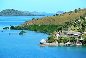 Stunning luxe 220sm villa by the sea entirely private with own pool