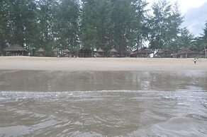 Pranee Beach Bungalows