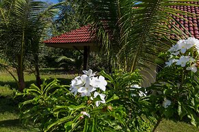 Pranee Beach Bungalows