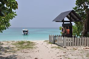 Pranee Beach Bungalows