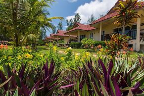 Pranee Beach Bungalows