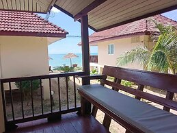 Pranee Beach Bungalows