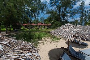 Pranee Beach Bungalows