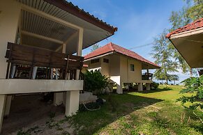 Pranee Beach Bungalows