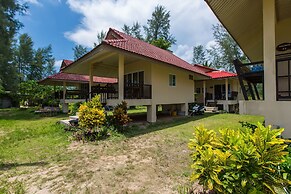 Pranee Beach Bungalows
