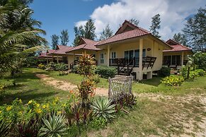 Pranee Beach Bungalows