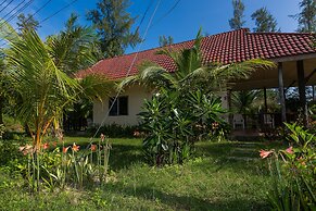 Pranee Beach Bungalows