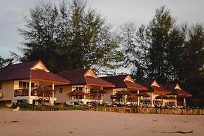 Pranee Beach Bungalows
