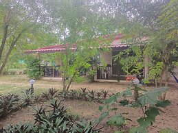 Pranee Beach Bungalows