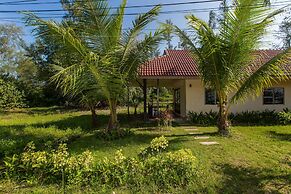 Pranee Beach Bungalows