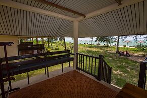 Pranee Beach Bungalows