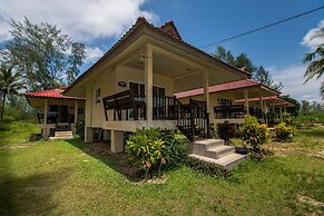 Pranee Beach Bungalows